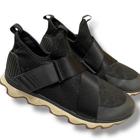 Size 10 Women's' SOREL KINETIC Waterproof Black And Cream Strap Ankle Boot/Shoe - Picture 6 of 12